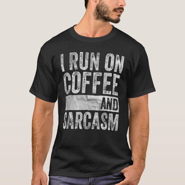 Camiseta Café Que Eu Lanço No Café E No Sarcasmo (Frente)