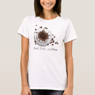 Camiseta Café Splash mas primeiro café dizendo