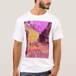 Camiseta Café Terrace à noite por Vincent van Gogh<br><div class="desc">Café Terrace at Night (1888),  por Vincent van Gogh através de lentes de cor rosa.</div>