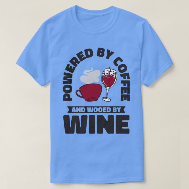 Camiseta Café Vinho Bebendo Cafeado Bebê de Vinho (Frente do Design)