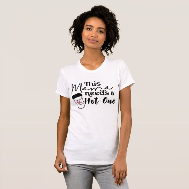Camiseta Café Yoga Mama Precisa de uma Grafia engraçada gos (Frente Completa)