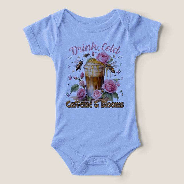 Camiseta Cafeína e Blooms: café gelado (Design frontal)