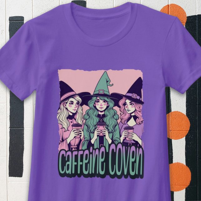 Camiseta Cafeine Coven Pastel Halloween Shirt (Caffeine Coven Pastel Halloween Witches Shirt)