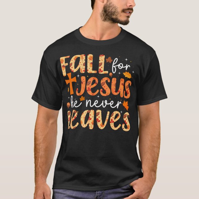 Camiseta Cai Por Jesus Ele Nunca Sairá De Obrigados De Outo (Frente)