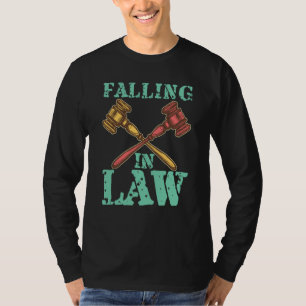 Camiseta Caindo no Direito para Advogados Aspirantes e Estu