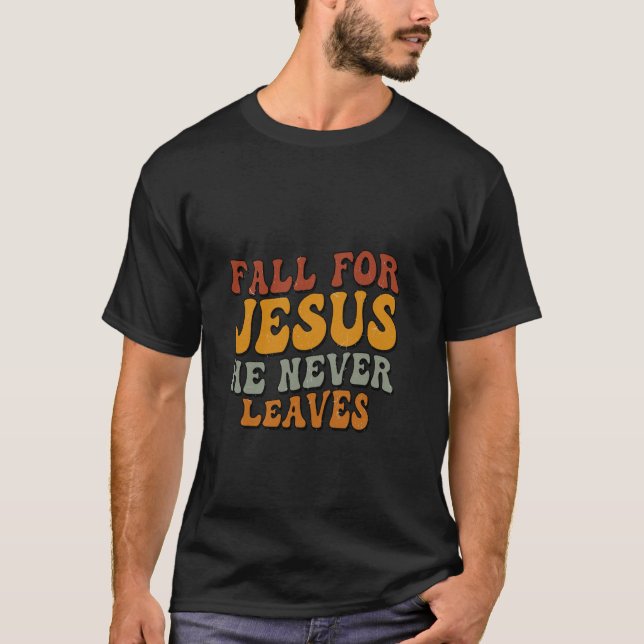 Camiseta Cair Por Jesus Ele Nunca Deixa A Fé Cristã Do Tha (Frente)