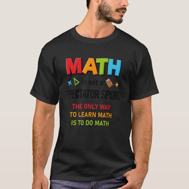 Camiseta Calculadora de Dia de Matemática Número de Aprendi (Frente)