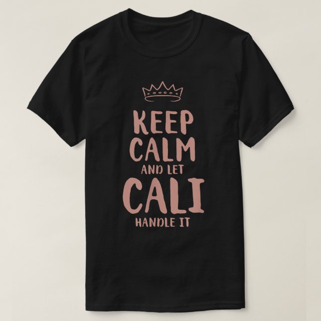 Camiseta Cali Keep Calm Personalized Name Friends Funny Bud (Frente do Design)