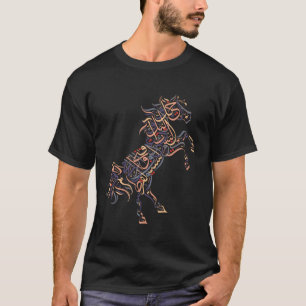 Camiseta Caligrafia Árabe Poema do Cavalo Al-Mutanabbi