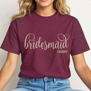 Camiseta Caligrafia retrô natural em Maroon Bridesmaid