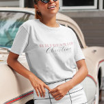 Camiseta Calliografia de Script Rosa Dusty com Nome de Brid<br><div class="desc">Celebre sua solteira com essa camiseta elegante e minimalista,  com tipografia rosa e empoeirada e elegante nome de caligrafia. Adicione facilmente seus próprios detalhes clicando na opção "personalizar".</div>