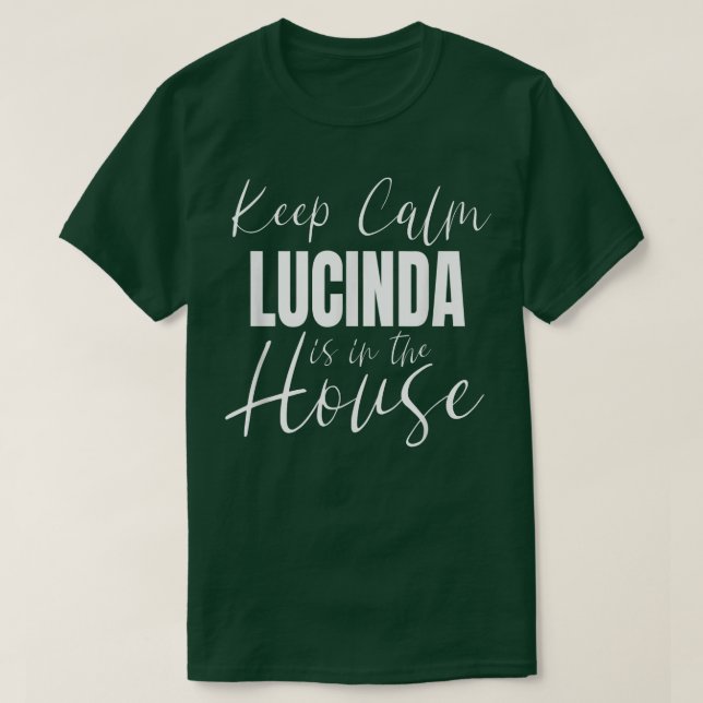 Camiseta Calma Lucinda Está Na Casa Lucinda (Frente do Design)