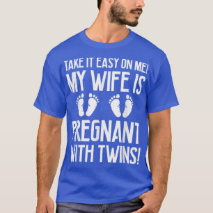 Camiseta Calma, Minha Esposa Está Grávida Com Gêmeos.