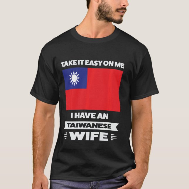 Camiseta Calma, tenho uma esposa taiwanesa de Taiwan. (Frente)