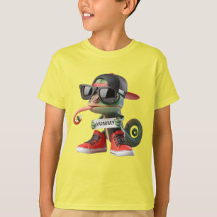 Camiseta Camaleão em tênis vermelhos