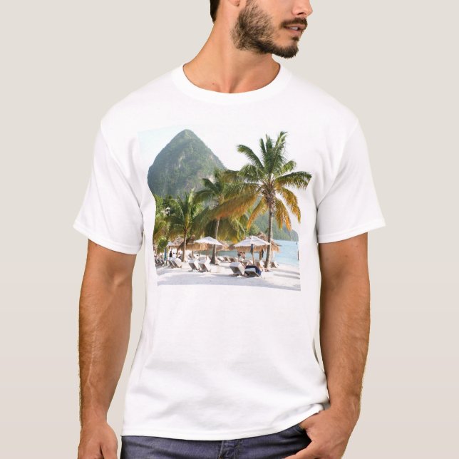 Camiseta Camas de Sun em uma praia no santo Lucia perto dos (Frente)