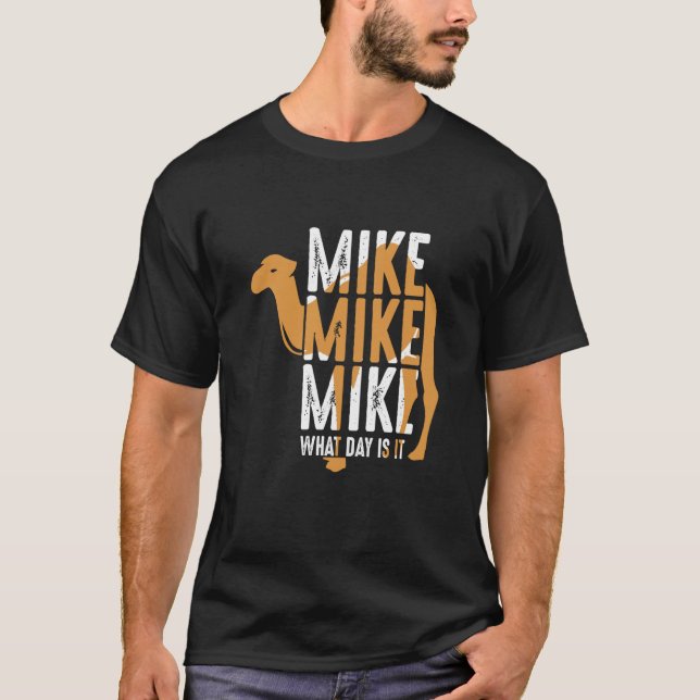 Camiseta Camel Quote Mike Mike Mike What Day Is It (Frente)