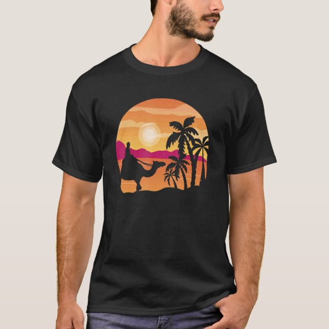 Camiseta Camel Sunset Palm Tree Traveler Arabian Camel Ani (Frente)