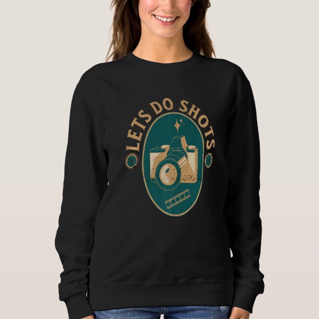 Camiseta Camera Photographer  Let's Do Shots Vintage Graphi (Frente)
