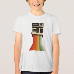 Camiseta Câmera Retro com Impressão de Arco-íris
