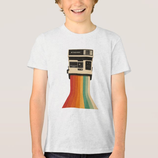 Camiseta Câmera Retro com Impressão de Arco-íris (Frente)