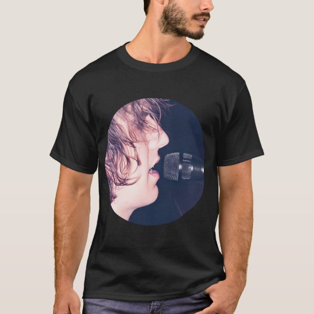 Camiseta Cameron Winter Cantando (Frente)