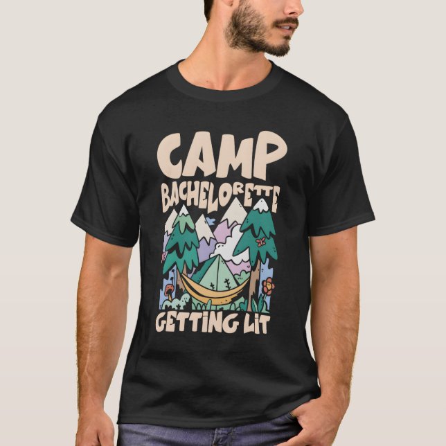 Camiseta Camg Bridal Py Camp Bachelorette Getting Lit (Frente)