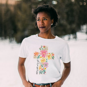 Camiseta Caminhada por Fé Jesus é Cruz Floral Claro