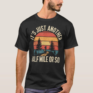 Camiseta Caminhada Retro Engraçado É Só Mais Meia Milha Ou