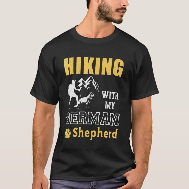 Camiseta Caminhando Com Meu German shepherd (Frente)