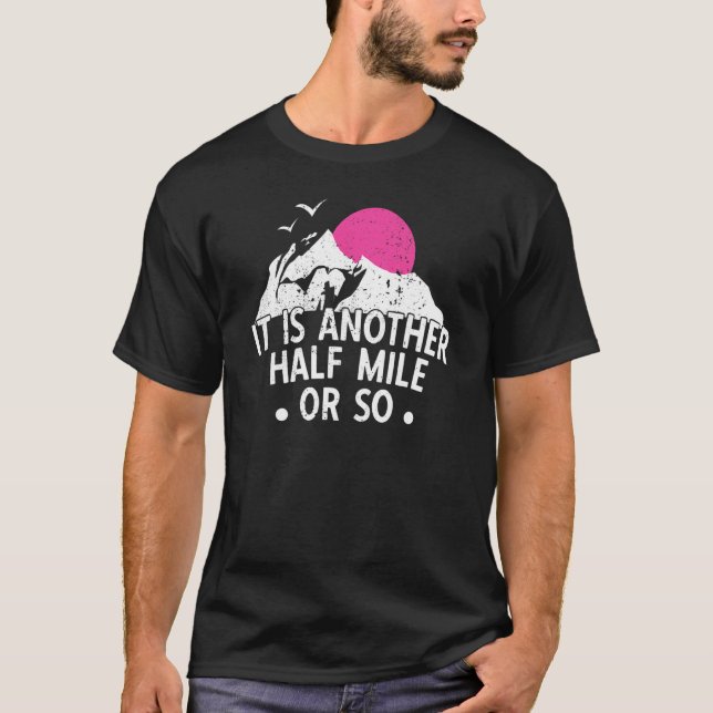 Camiseta Caminhando Design Hiker É apenas mais meia milha o (Frente)