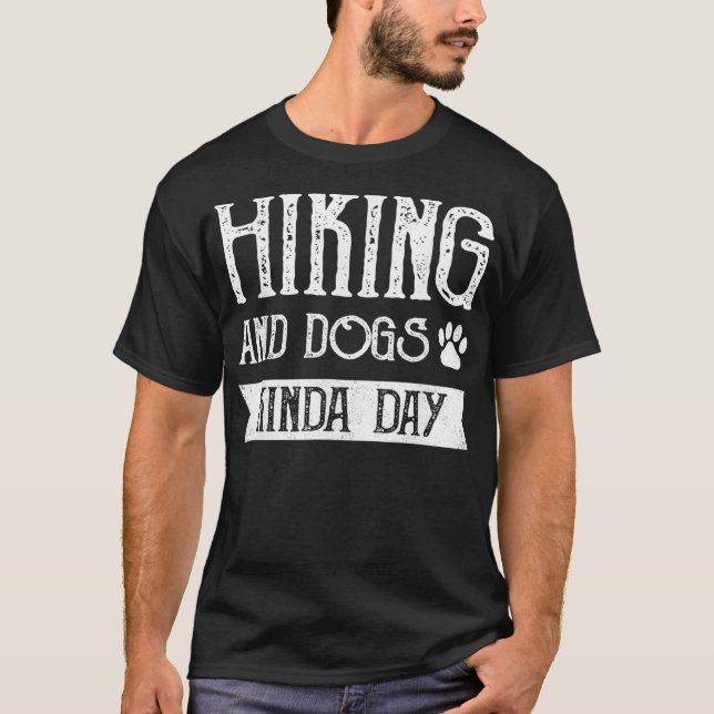 Camiseta Caminhando E Cachorros Como Que Dia (Frente)