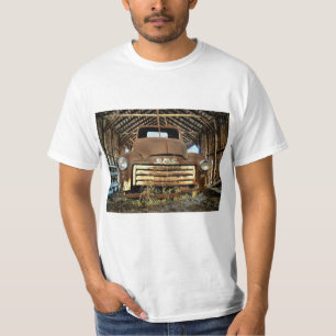 Camiseta Caminhão Vintage GMC Em Rustic Barn 1949-55