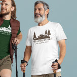 Camiseta Caminho, Campanha, Exterior de Slogan Personalizad<br><div class="desc">Este gráfico tem ilustrações da paisagem enrolada com árvores verdes em castanho e está pronto para ser personalizado com seu próprio texto personalizado.</div>