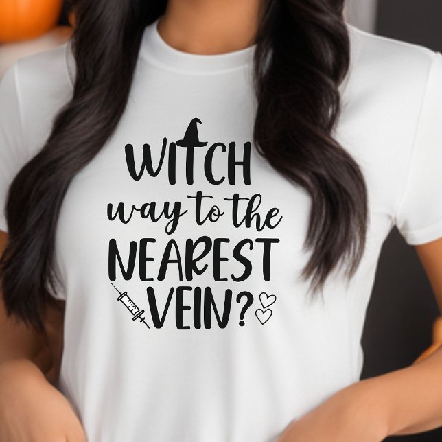 Camiseta Caminho De Bruxa Para A Enfermeira De Halloween Ma (Witch Way To The Nearest Vein Funny Halloween Nurse Shirt)
