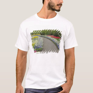 Camiseta Caminho de calçada através de tulipas e narcisos,
