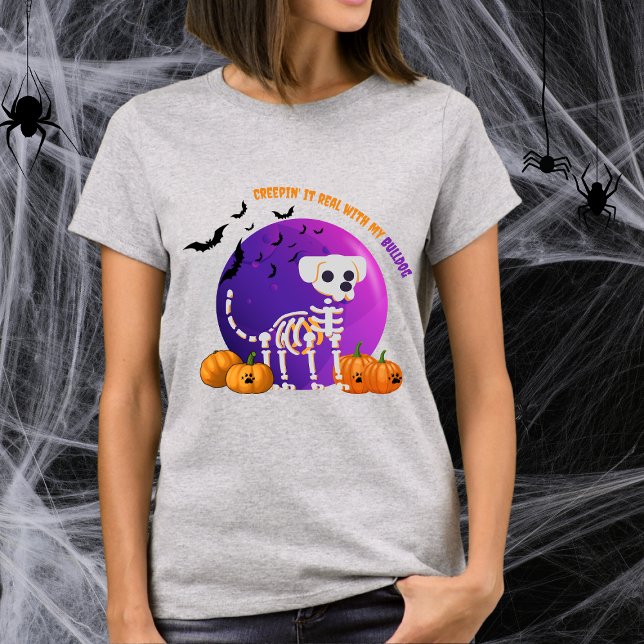 Camiseta Camisa-T de Lua Cheia de Halloween (Spooky Halloween t-shirt with a dog skeleton, full moon, pumpkins, bats, and your favorite dog breed)