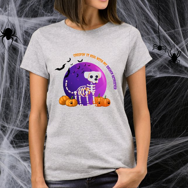 Camiseta Camisa-T de Lua Cheia de Ouro Assustador do Hallow (Spooky Halloween t-shirt with a dog skeleton, full moon, pumpkins, bats, and your favorite dog breed)
