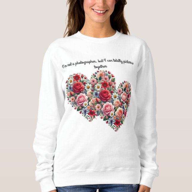 Camiseta Camisola de flores vibrantes com dois corações (Frente)