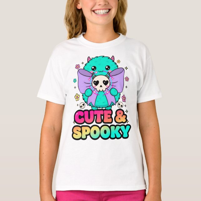Camiseta Camisola Monstro Fofa e Assustadora com Caveiras e (Frente)
