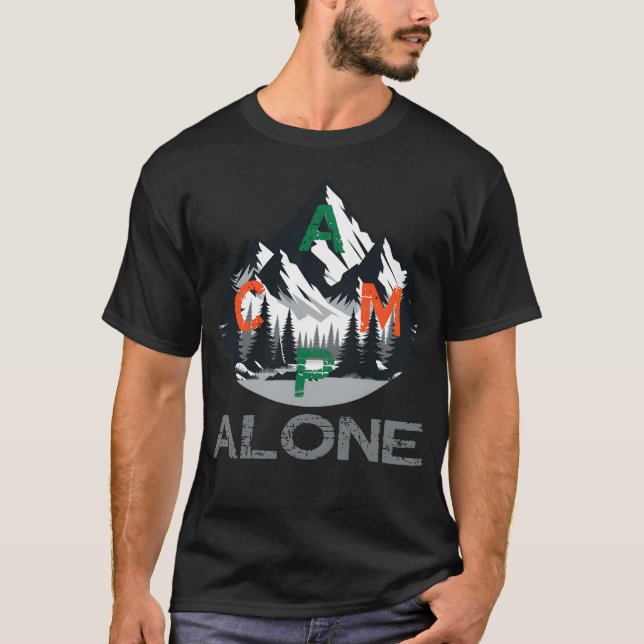 Camiseta camp alone in the nature and wilderness Outr frien (Frente)