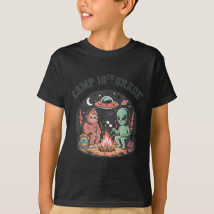Camiseta Camp Funny Out 10th Grade Bigfoot Alienígena C