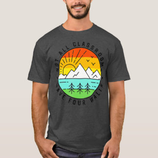 Camiseta Camp Nature Nem Todas As Salas De Aula Têm Quatro