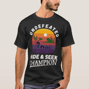 Camiseta Campeão Invicto de Esconde-Esconde Monstro de Loch