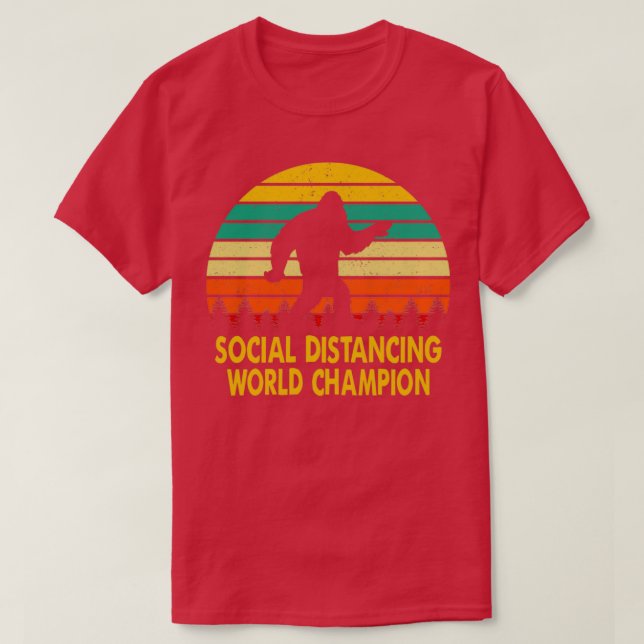 Camiseta Campeão Mundial de Distância Social Funny Sasquatc (Frente do Design)