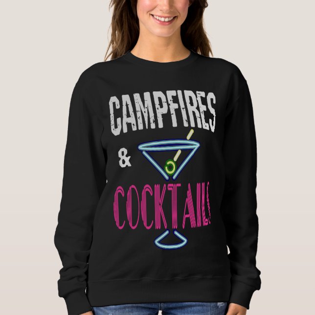 Camiseta Campfires and Cocktails  Camping Drinking Camp Hum (Frente)