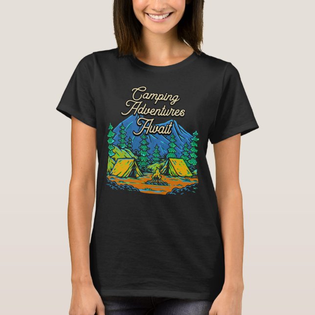 Camiseta Camping Adventures Await Camper Vacation Camp Trip (Frente)