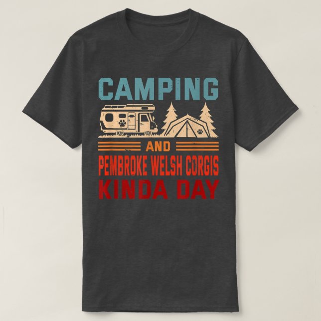 Camiseta Camping and Pembroke Welsh Corgis Kinda Day Corgi (Frente do Design)