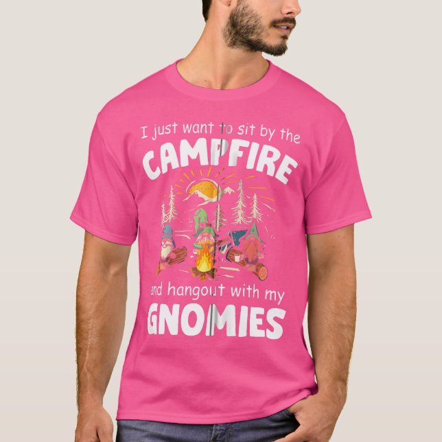 Camiseta Camping Funny Gnome Hangout With My Gnomies Campfi (Frente)