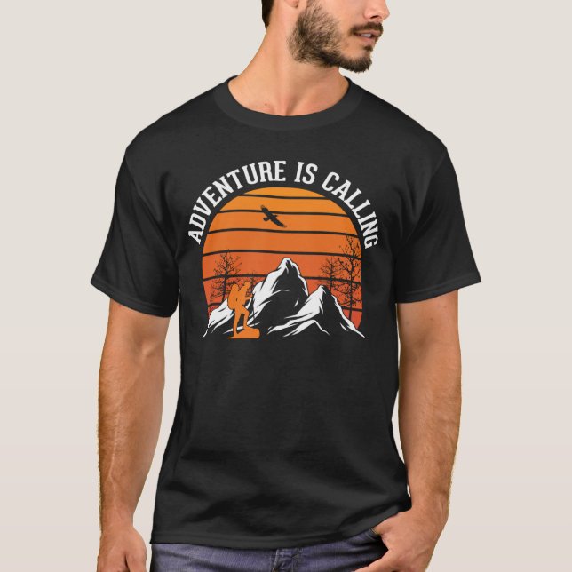 Camiseta Camping or Hiking  Adventure is Calling Camping (Frente)